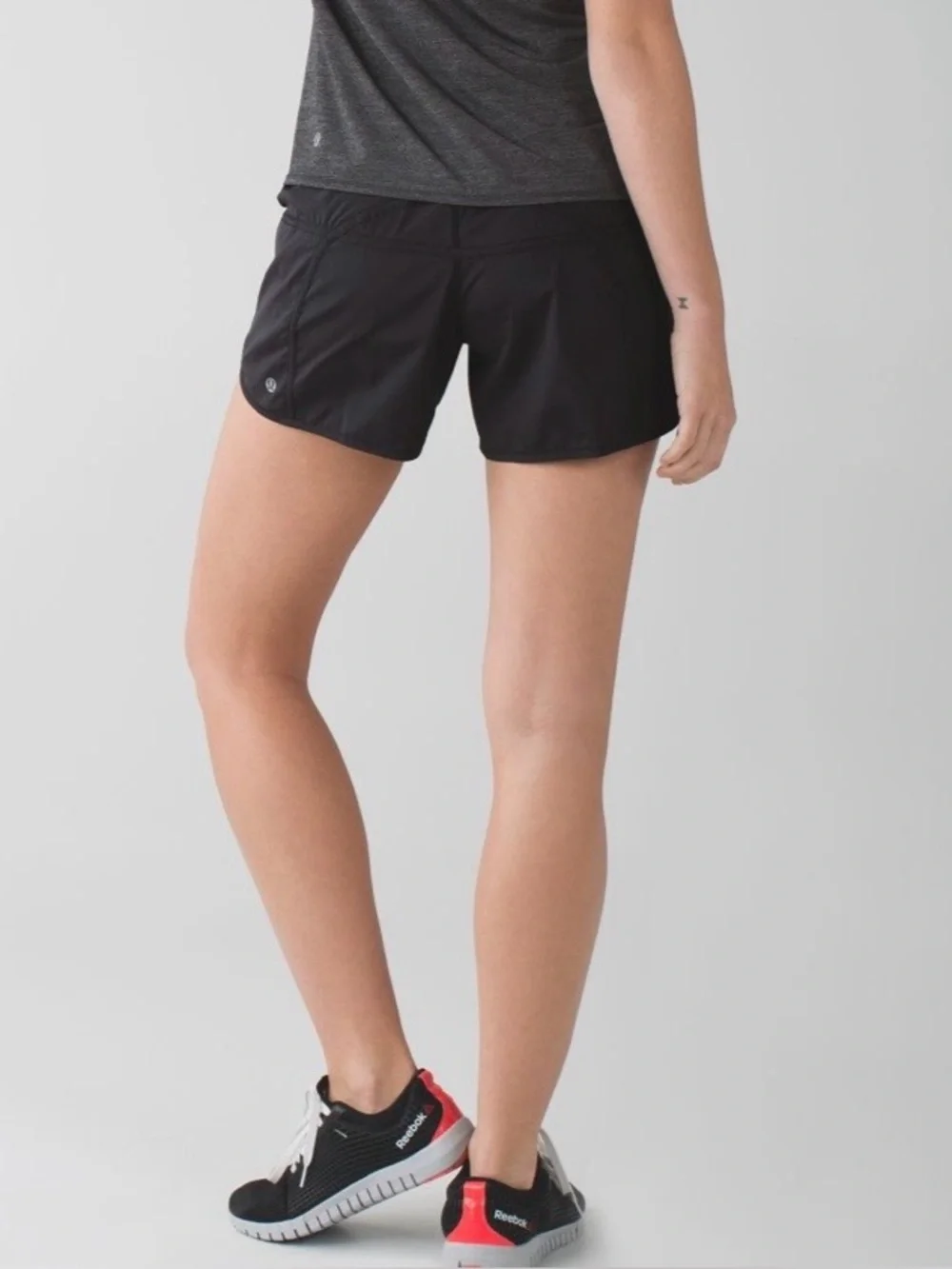 Lululemon Tracker Short II *2-way Stretch Black